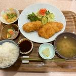 九州産鶏チキンカツ＆広島産牡蠣クリームコロッケ定食(喫茶たき)