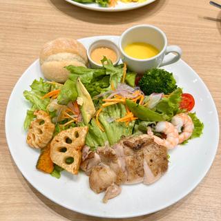 香草チキンのサラダプレート