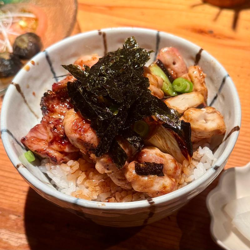 自慢の焼き鳥丼(炭火焼鳥酒房 和光市のおっ鳥家)