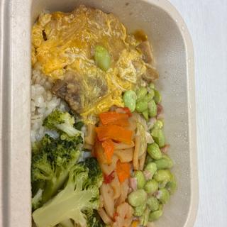 あえて、とろっと卵の親子丼、根菜ときのこのまぜご飯(株式会社アサヒウェルネスフーズ)