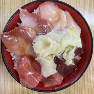 生まぐろ・ブリ漬け丼