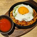 鉄板つまみ目玉焼きナポリタン