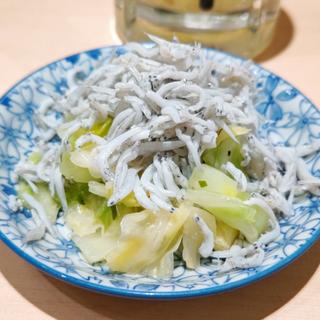 釜揚げしらすのせガリキャベツ