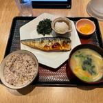 さばの炭火焼き定食、たっぷり野菜の麦みそ汁(大戸屋ごはん処 川崎銀柳街店)