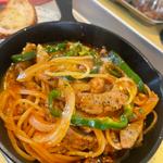 黒糖とハーブソーセージのナポリタン