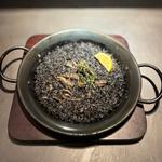 イカ墨とせせりのパエリア