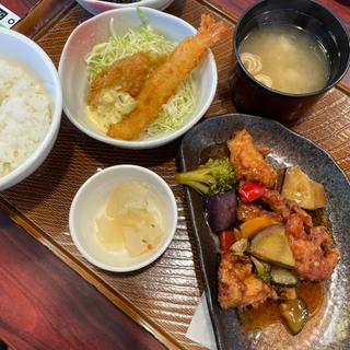 彩り野菜の黒酢唐揚げ