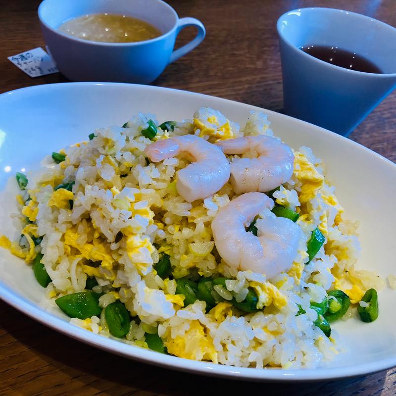 海老とスナップえんどうの炒飯(家常菜 博朱)