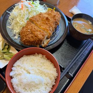 とんかつ定食(並)(あーはらへった )