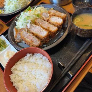 トンカツ定食（上）