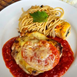 若鶏のチーズ焼きトマトソース