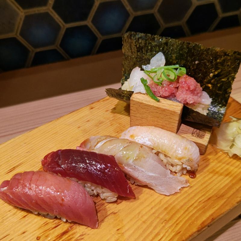 握り5貫(すごい煮干ラーメン野毛 すし 釣りきん)