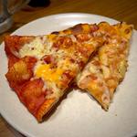 ダブルチーズ、空飛ぶヤコブさん風ピザ(シェーキーズ よみうりランド店 （Shakeys）)