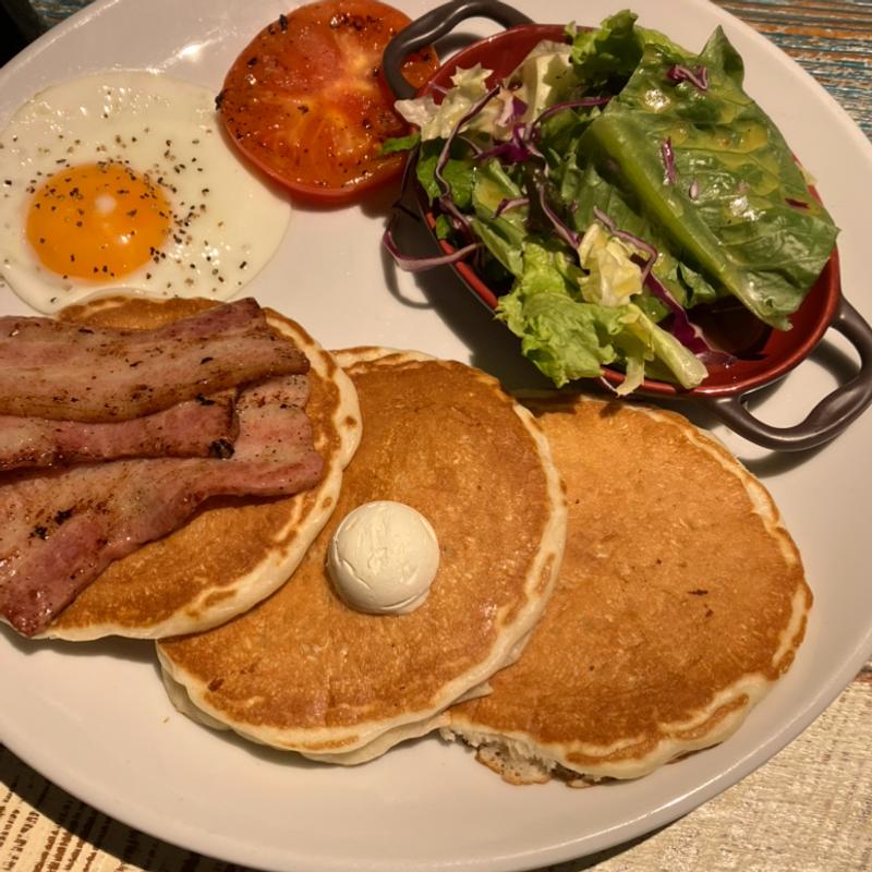 ベーコン&エッグパンケーキ(コナズ珈琲成城)