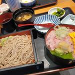 ねぎとろ丼とミニそばの
セット(和食れすとらん天狗 西台駅前店)