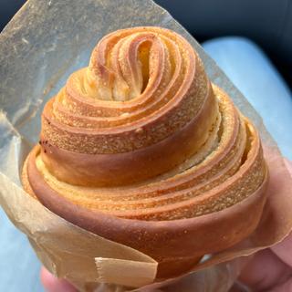 イベリコチョリソー入りミニクロワッサン(ブランジェリー コム・シノワ)