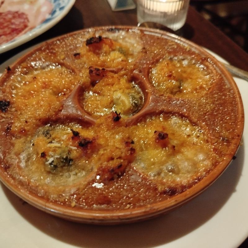 ムール貝のつぼ焼き～自家製香草バター～(路地裏イタリアン51K)