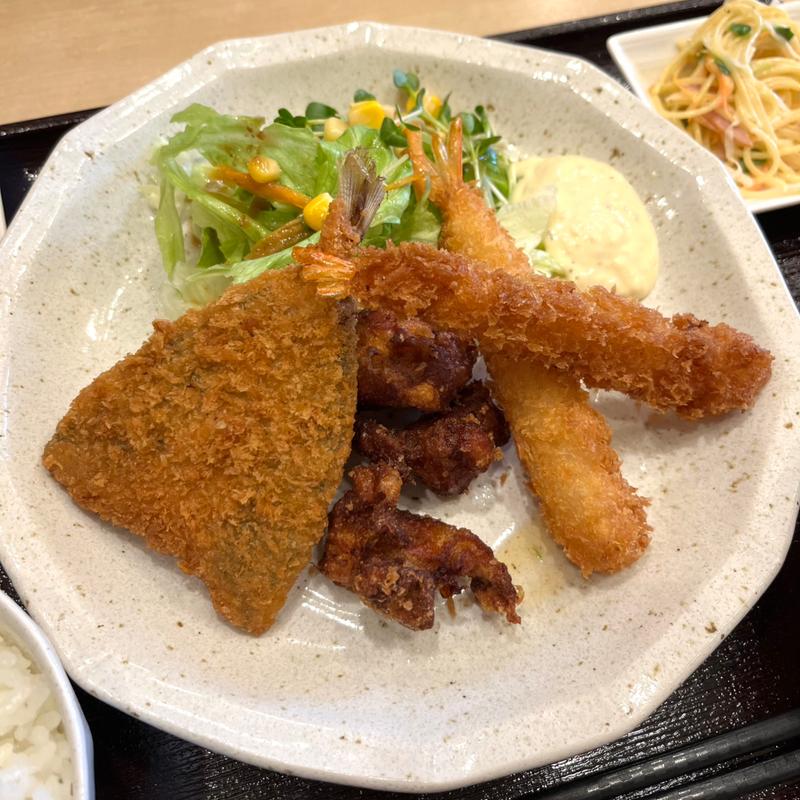 ミックスフライ定食(絆 旬の肴と和み酒場)