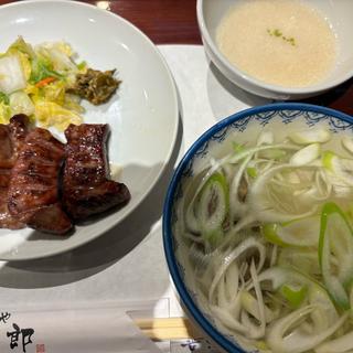 牛タン極太定食