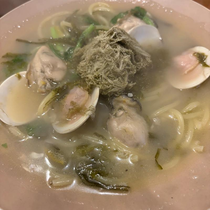 広島産牡蠣とハマグリ春菊と柚子の香り昆布出汁のアーリオオーリオ(パスタレストラン UMAMI Hiroshima)