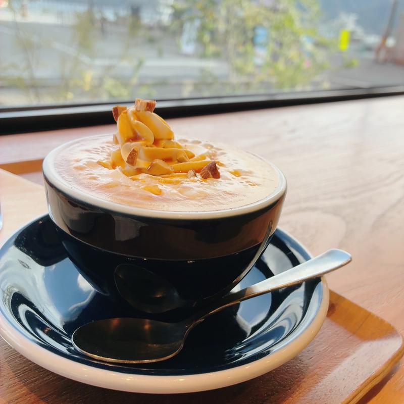 バタースコッチラテ(MIYAJIMA CAFE 宮島カフェ)