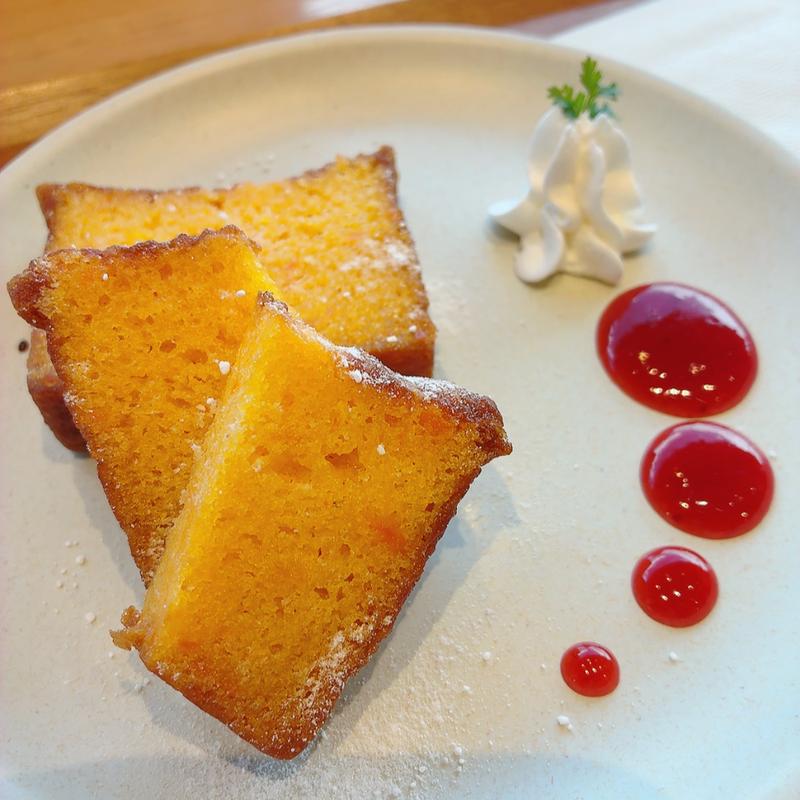 まるごとすりおろしたにんじんケーキ(MIYAJIMA CAFE 宮島カフェ)