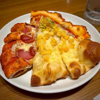 ベーコン＆ソーセージ、BLTピザ、マヨネーズ＆コーン(シェーキーズ よみうりランド店 （Shakeys）)