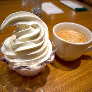 ソフトクリーム＆コーヒー(シェーキーズ よみうりランド店 （Shakeys）)