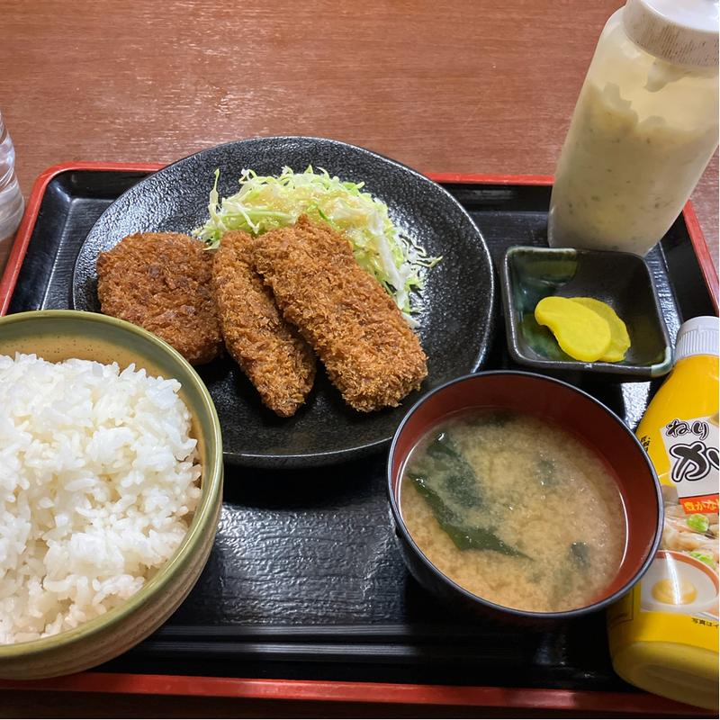 いかフライ・まぐろカツ定食 大盛り ネット見コロッケ(市場食堂)