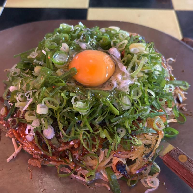 サムライネギのネギ月見焼き(お好み焼き Que 西条店 （Q）)