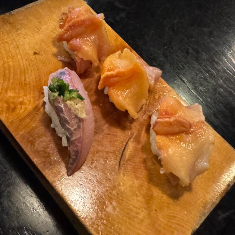 天然アジの握り 赤貝の握り(千成寿司 玉姓町支店 )