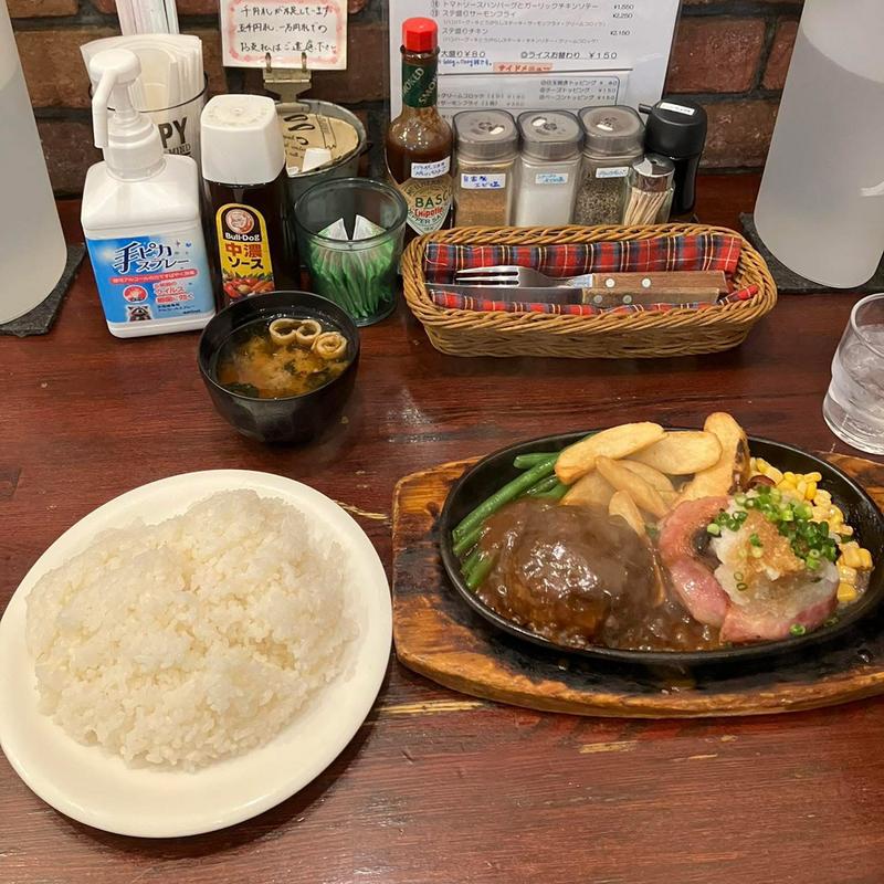 ハンバーグとベーコン巻きステーキ(キャロット )