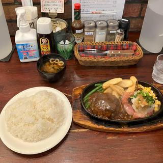 ハンバーグとベーコン巻きステーキ(キャロット )