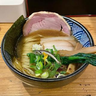 にぼしょうゆらーめん 香ばしいかおりのつるしやきチャーシュー