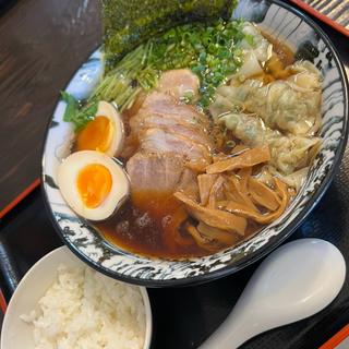 チャーシューワンタンメンライス煮卵