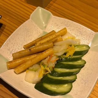 漬物盛り合わせ(焼き鳥 鳥抱月 （ヤキトリ トリホウゲツ）)