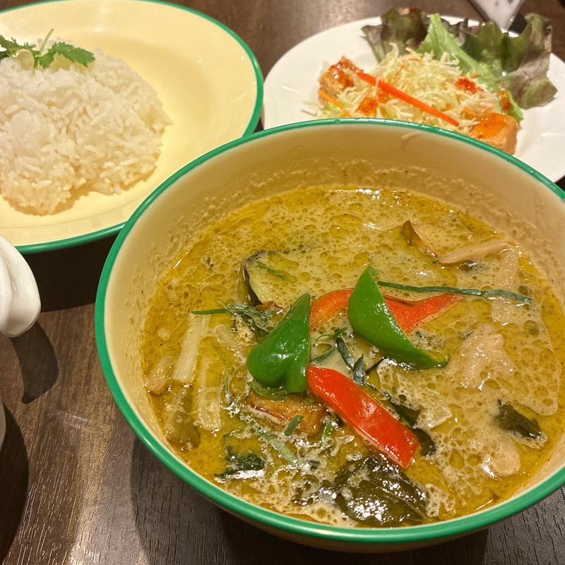 鶏肉と茄子のグリーンカレー(タイ東北酒場 Somtum Roang Pleang)