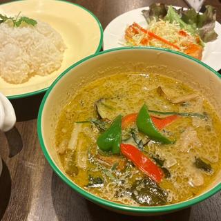 鶏肉と茄子のグリーンカレー(タイ東北酒場 Somtum Roang Pleang)