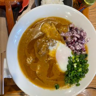 牛すじカレーうどん(かもにかす)