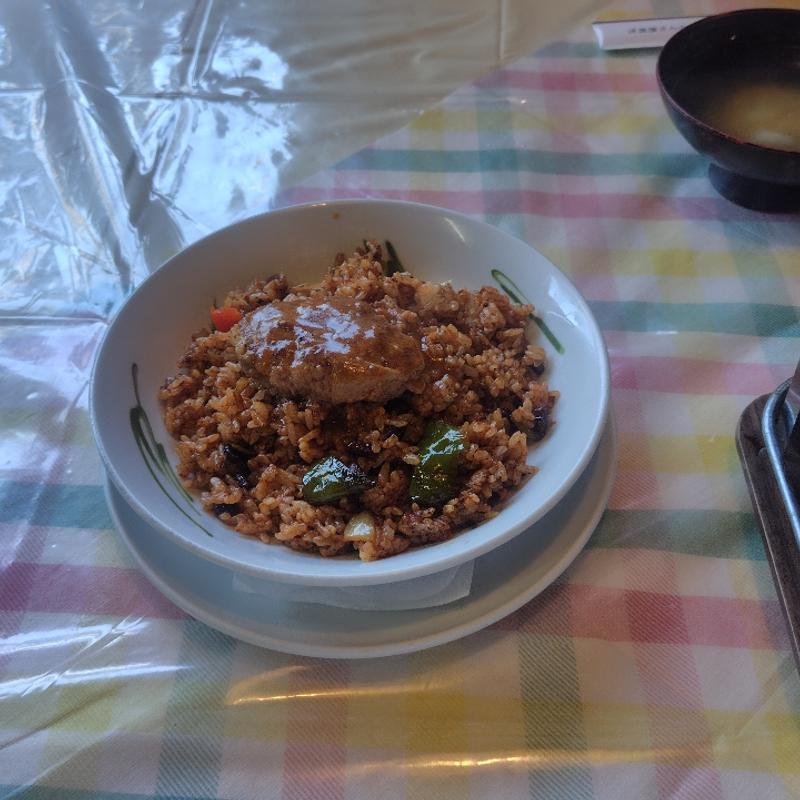 ハンバーグのせカレピラフ(ヒロタ )