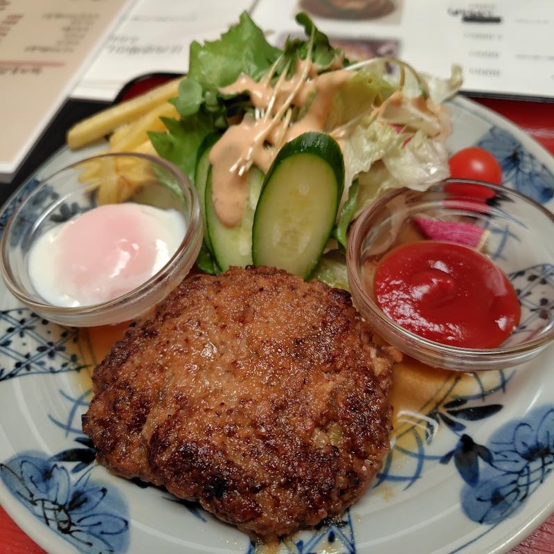 ハンバーグ（温玉添え）(和台所 花 )