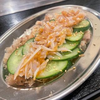 きゅうりとサメ軟骨梅肉和え