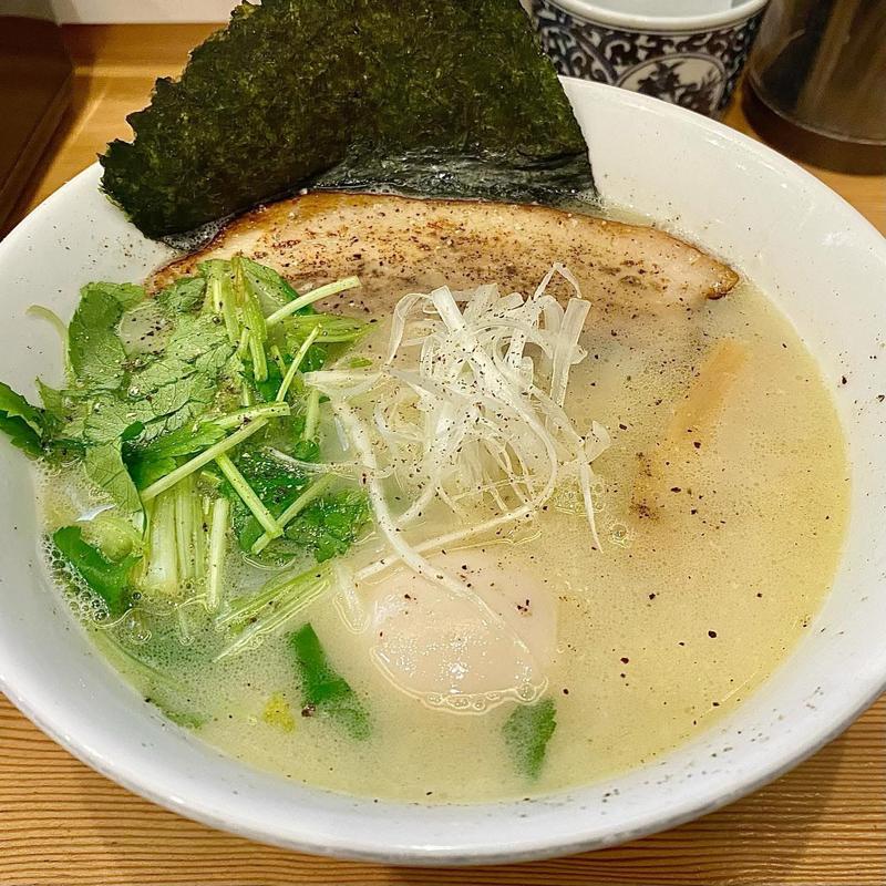 煮込み塩そば 三ッ葉増し 半熟味付け玉子(らーめん工房 麺作)