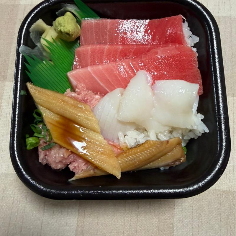 4食丼(中トロ、ネギトロ、イカ、穴子)(浜とみ丼丸 津島店)