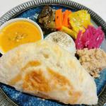 ダルカリー+アチャール+副菜＋バラータ