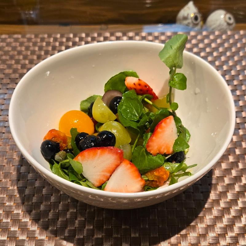 ｢甦る大地の会｣クレソンとフルーツのサラダ(イワナガ食堂)