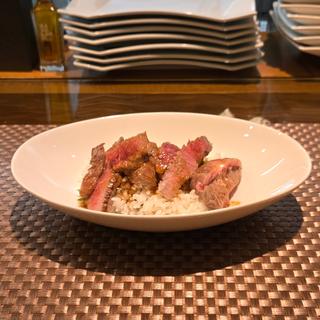 A5等級宮崎牛イチボのステーキ丼