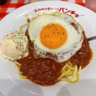 ミートソース大盛り 目玉焼き ポテトサラダ