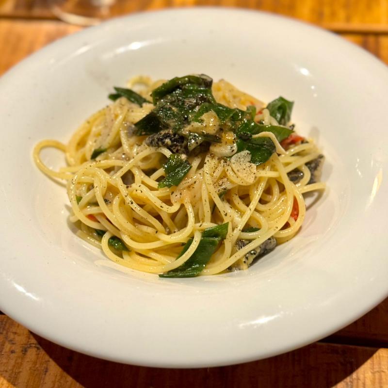 つぶ貝と九条葱 トマトのペペロンチーノ(Aday CharcoalGrill & Wine)