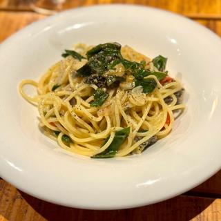 つぶ貝と九条葱 トマトのペペロンチーノ(Aday CharcoalGrill & Wine)